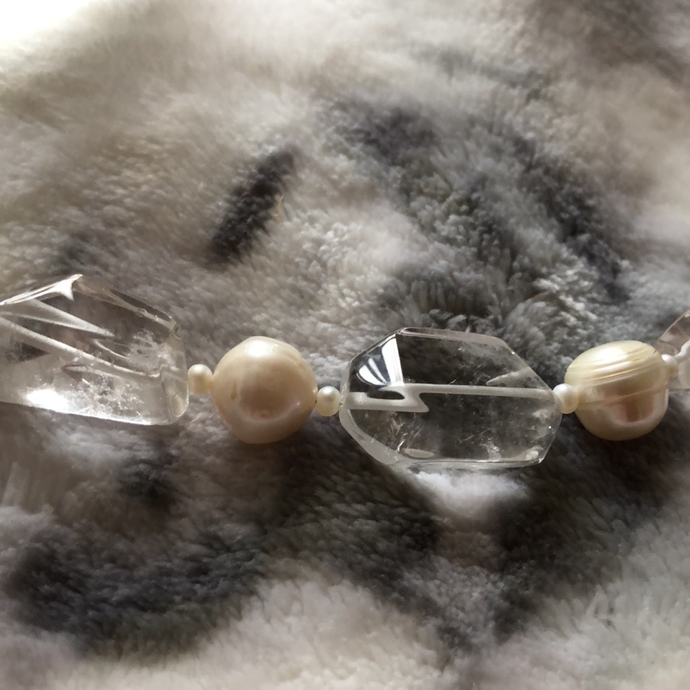NWOT 10mm cultured pearls with crystal quartz bracelet